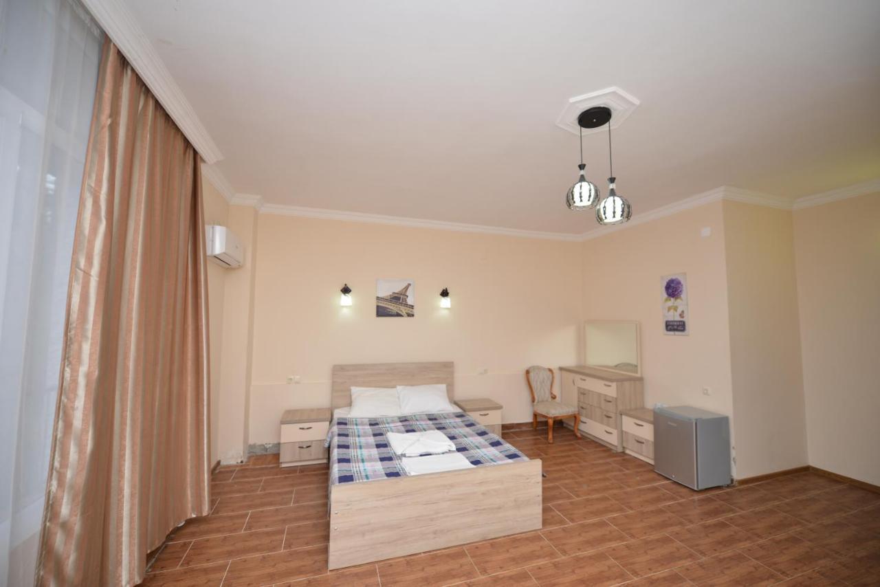 Hulus Hotel Makhinjauri Esterno foto