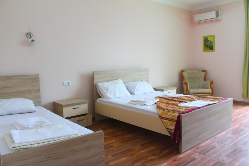 Hulus Hotel Makhinjauri Esterno foto